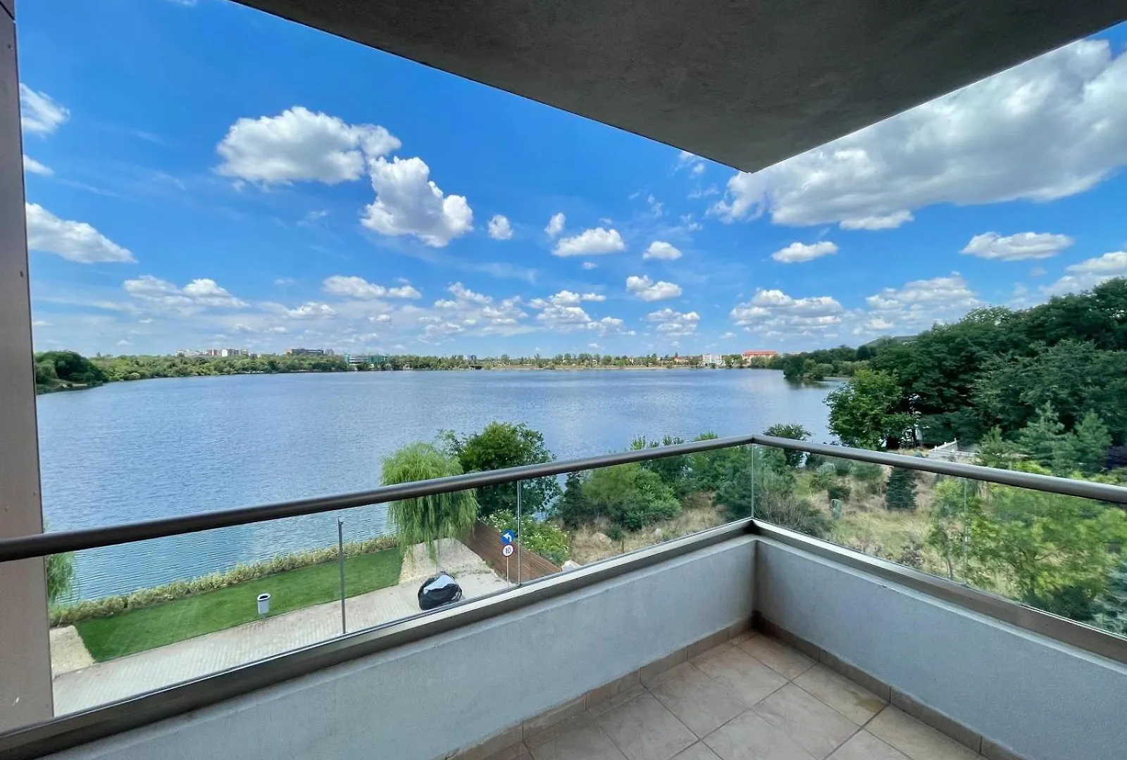 Apartment No 207 Lebada Lake Residence Bükreş